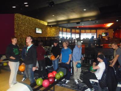 Gestern waren wir Bowling spielen mit unserem Gastgeber Damien